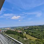 Appartement Casa Doris Montecarotto, Le Marche - Lage, Glasfaser Wifi, Neu Renoviert *