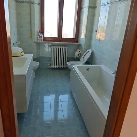 Casa Doris Montecarotto, Le Marche - Lage, Glasfaser Wifi, Neu Renoviert شقة
